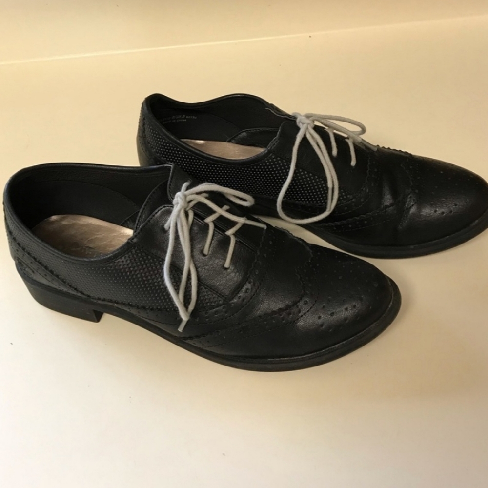 Black lace up shoes